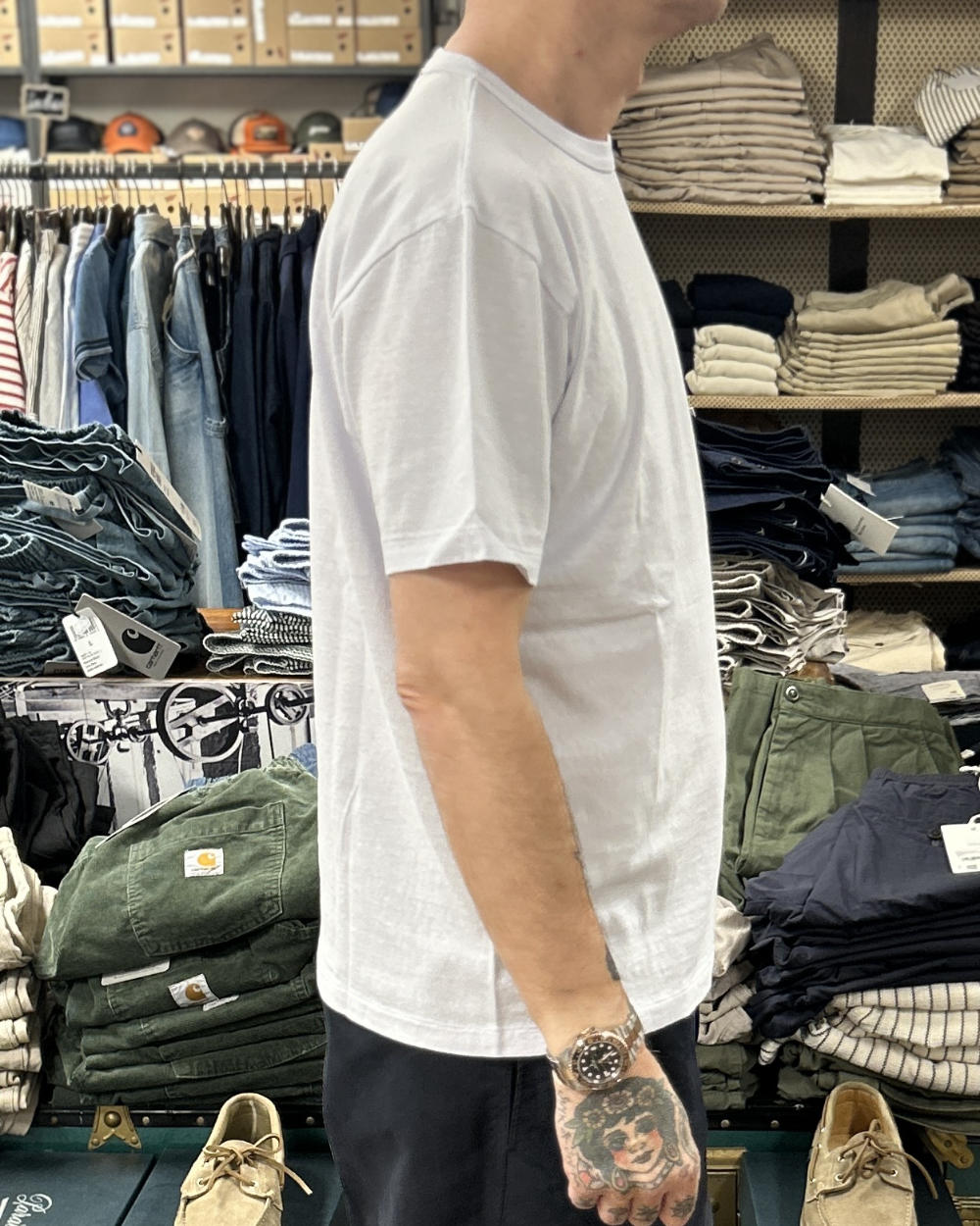 【オフホワイト（15）】Sunburned Souvenir Relaxed SS Tee Saturdays NYC（サタデーズ ニューヨークシティ ）の「Sunburned