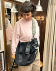 topologie summit tote medium black/moss and puffer strap moss