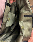 topologie summit tote medium black/moss and puffer strap moss