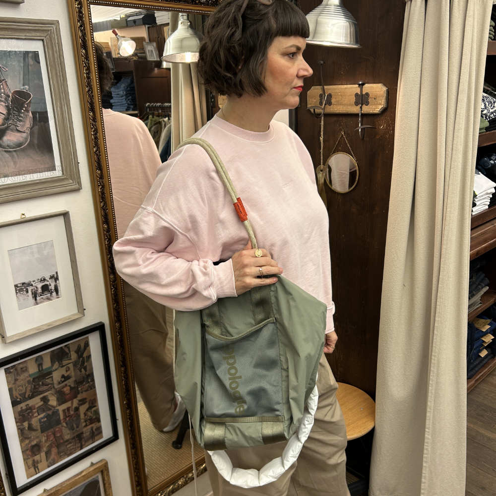 topologie summit tote medium moss black and puffer strap