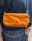 topologie bottle sacoche medium burn orange ripstop and utility sling black