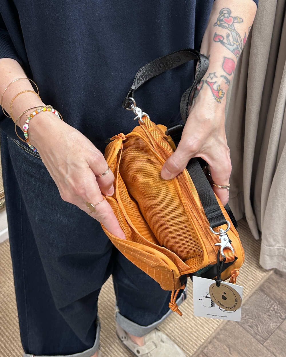 topologie bottle sacoche medium burn orange ripstop and utility sling black