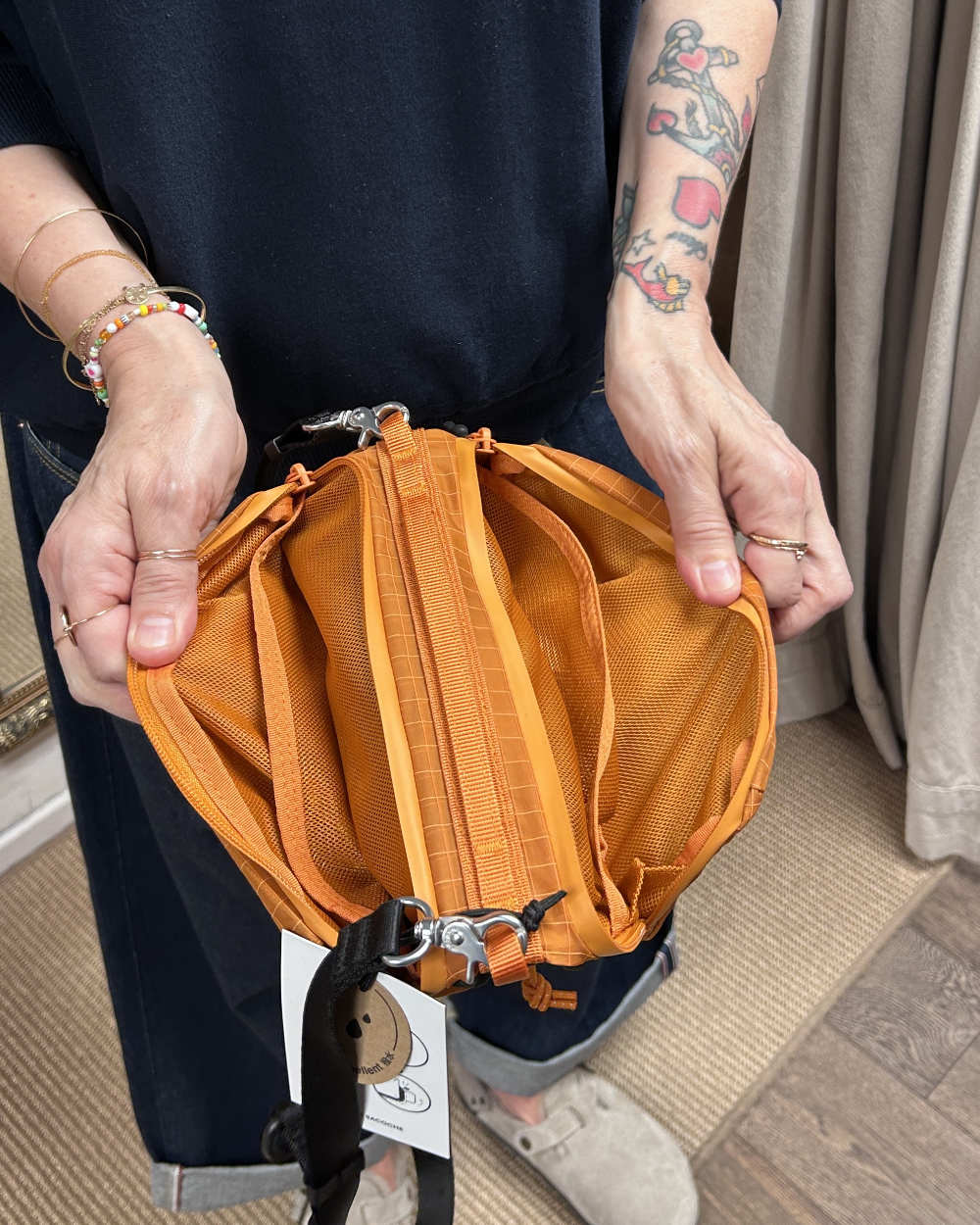 topologie bottle sacoche medium burn orange ripstop and utility sling black