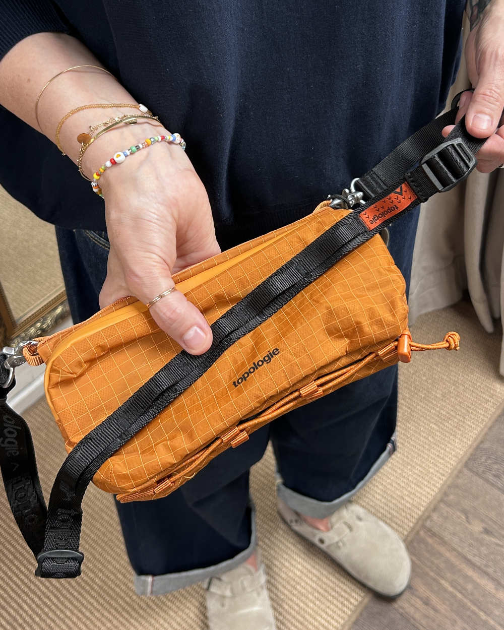 topologie bottle sacoche medium burn orange ripstop and utility sling black