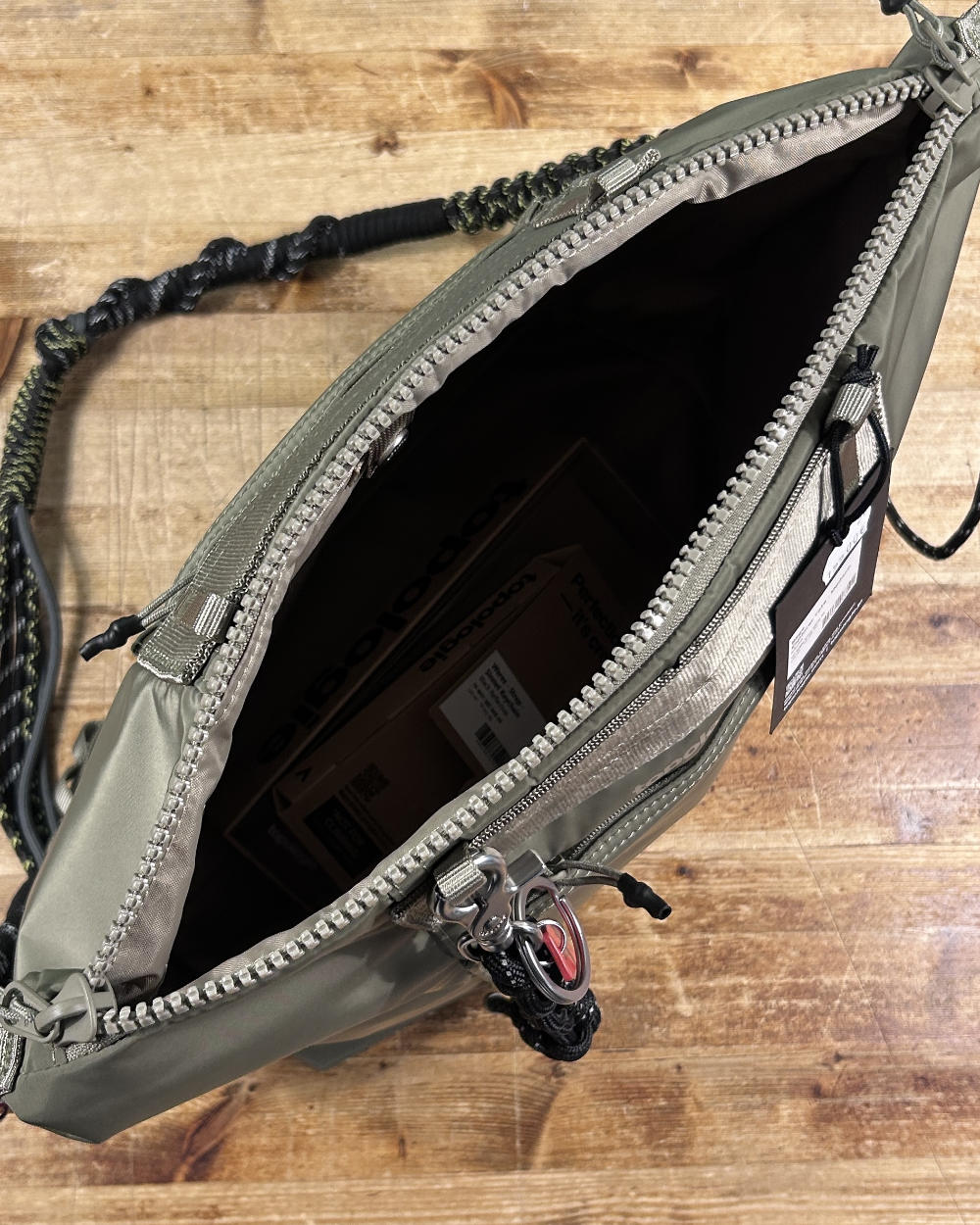 topologie explorer tote bag medium moss with macrame strap coal and sinnet keychain black reflective