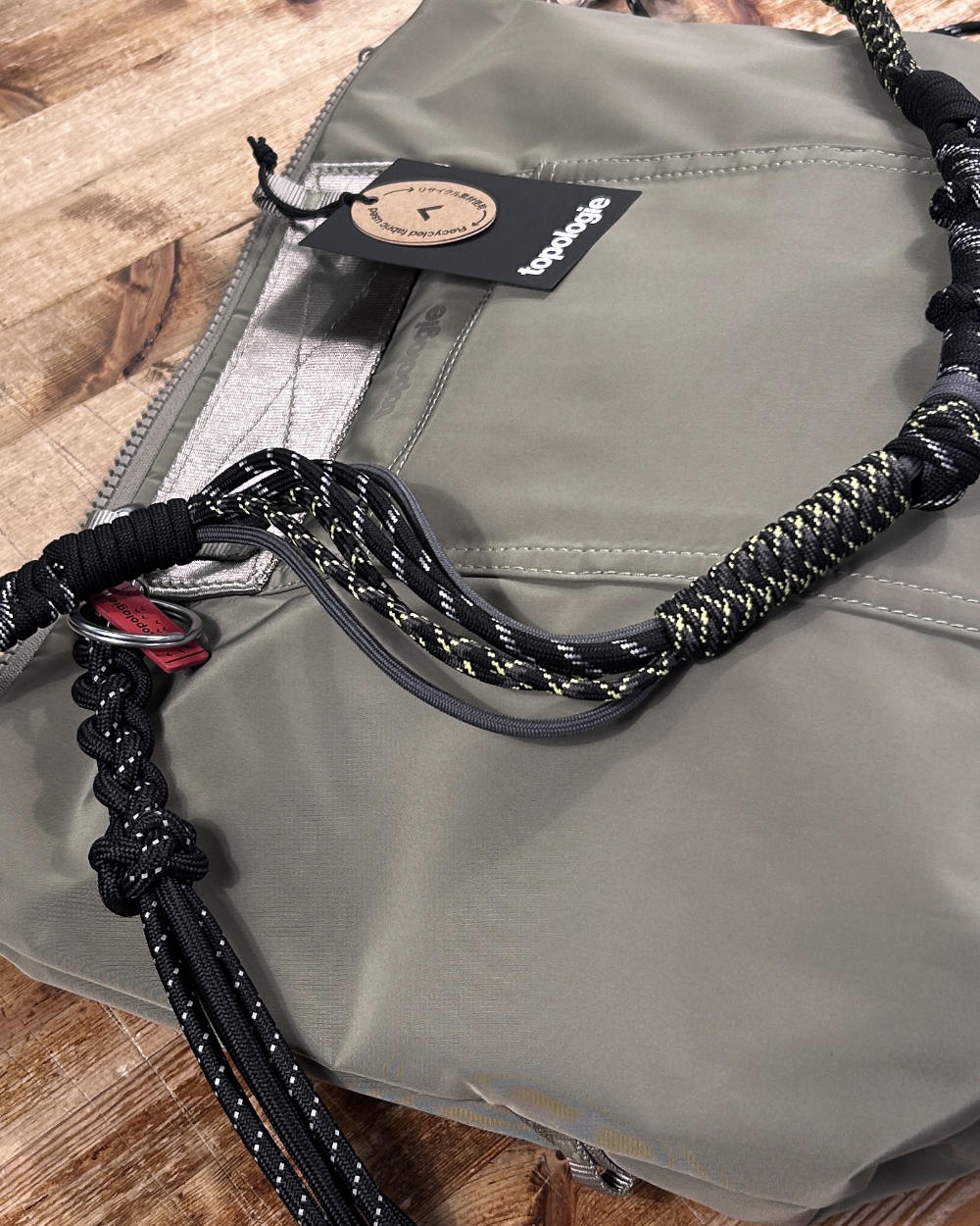 topologie explorer tote bag medium moss with macrame strap coal and sinnet keychain black reflective
