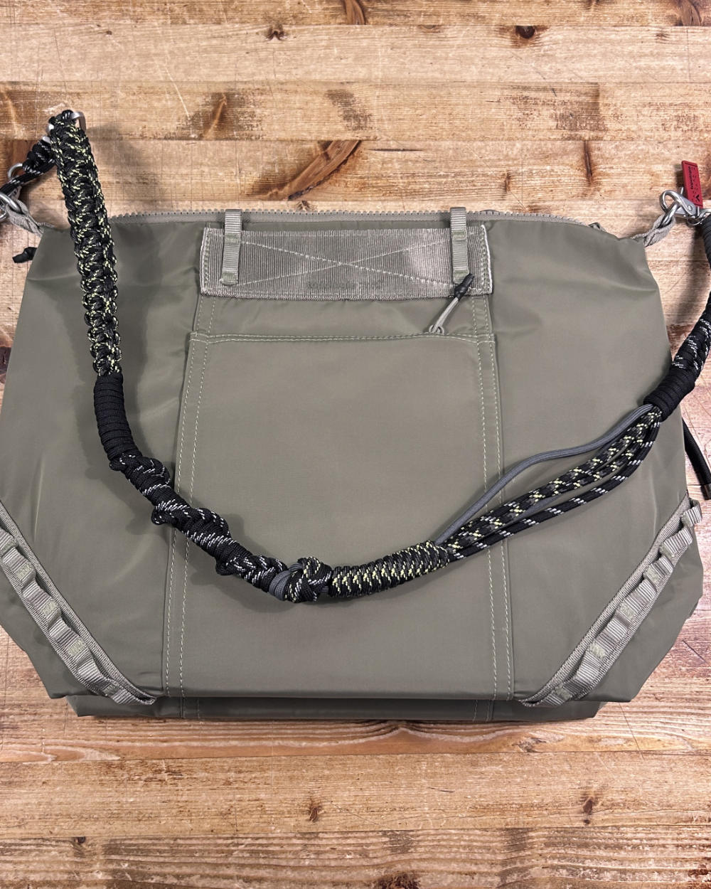 topologie explorer tote bag medium moss with macrame strap coal and sinnet keychain black reflective