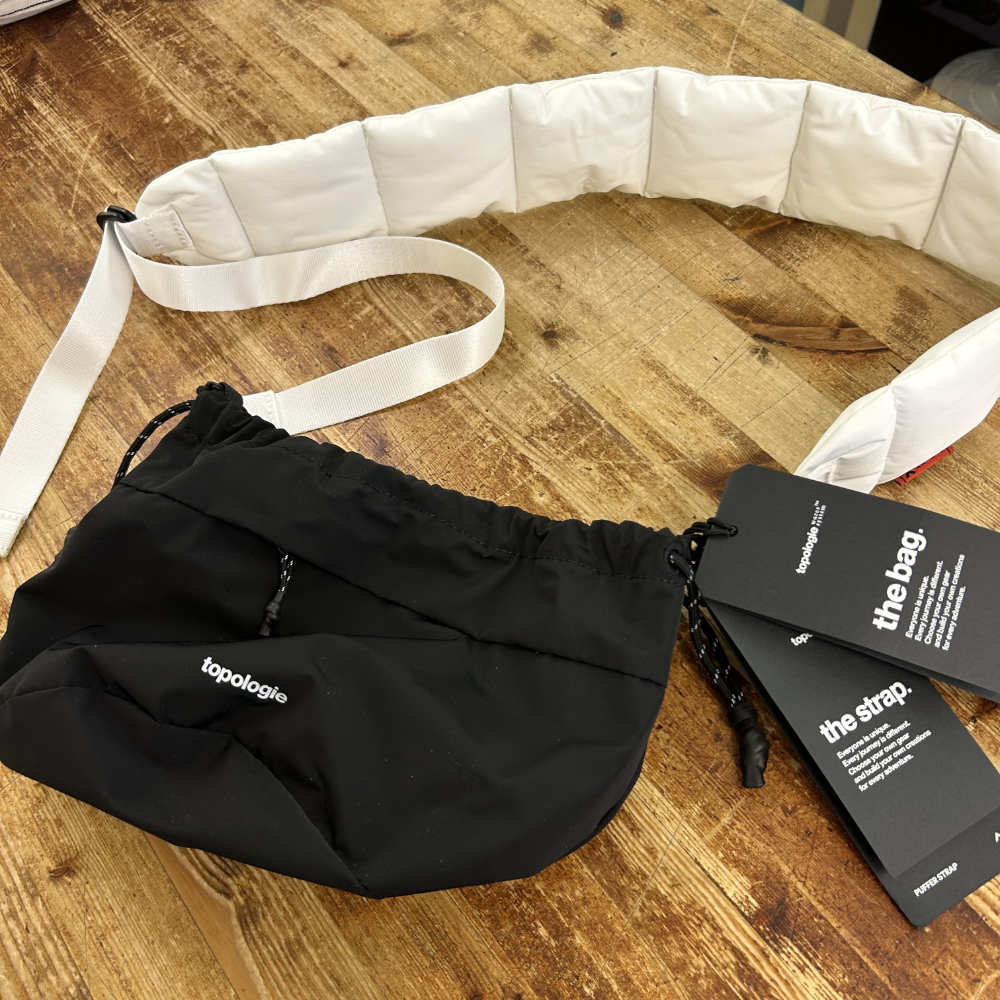 topologie reversible bucket black and puffer strap white