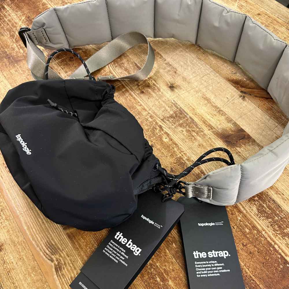 バッグ topologie topologie reversible bucket black and puffer strap moss – www